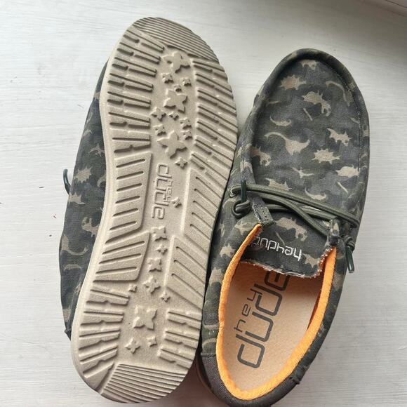 Grey and khaki Dinosaur Hey Dudes Size 6-7 Boys Loafers comfort slip on - Picture 3 of 3